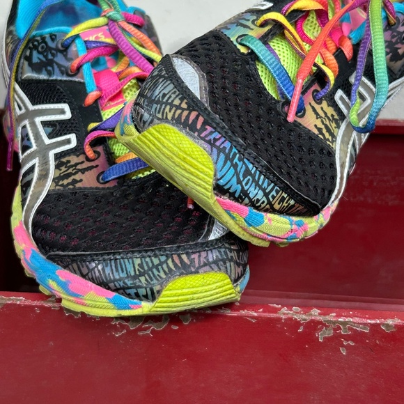 ASICS - Picture 3 of 3